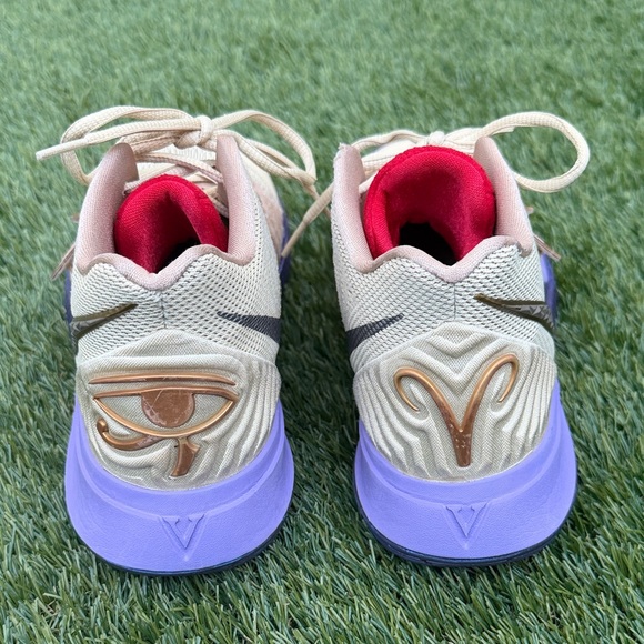 Nike Kyrie 5
Concepts Ikhet - Picture 5 of 9